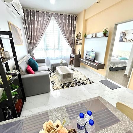 Golden Troika Kota Bharu - 2 Bedrooms Esterno foto