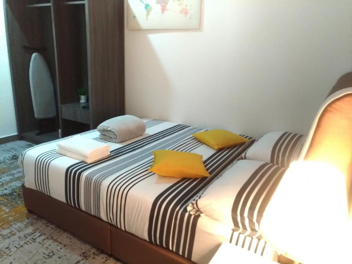 Golden Troika Kota Bharu - 2 Bedrooms Esterno foto