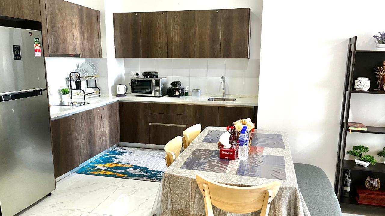 Golden Troika Kota Bharu - 2 Bedrooms Esterno foto