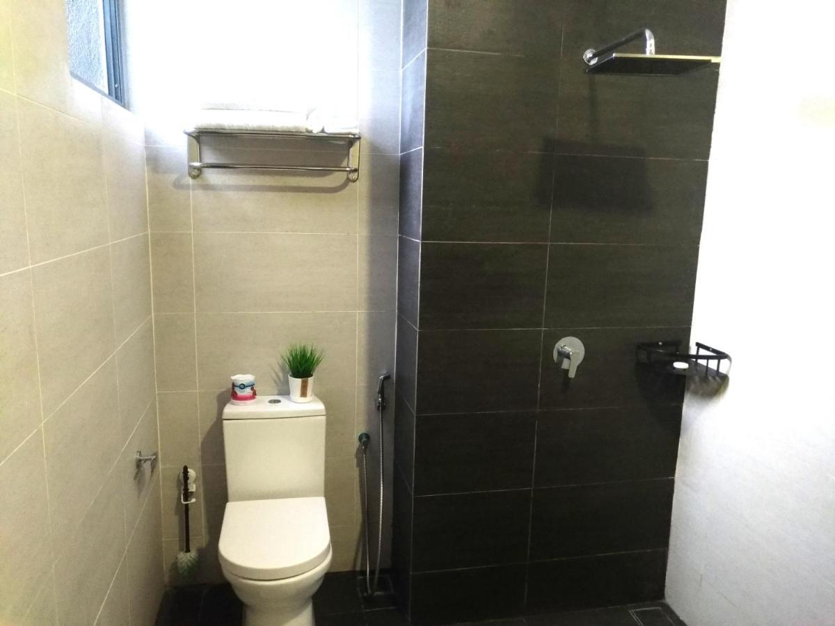 Golden Troika Kota Bharu - 2 Bedrooms Esterno foto
